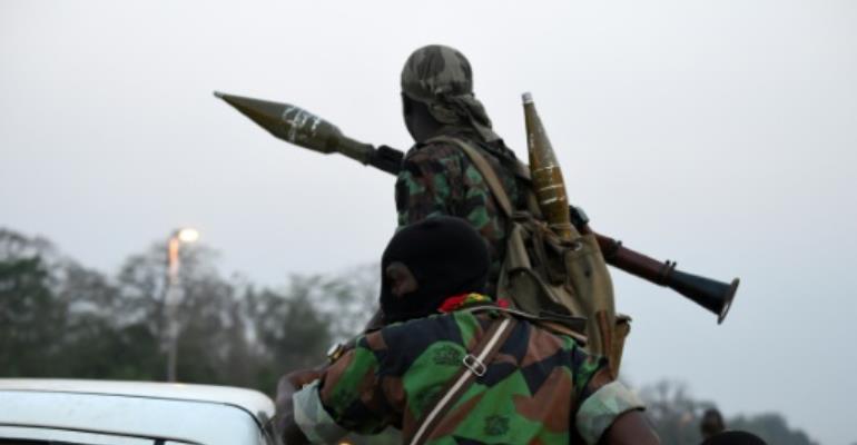 Former rebels block entrance to I. Coast\'s second city