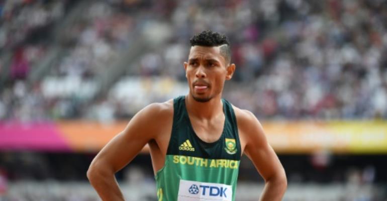 Van Niekerk coasts in 400m heats at London world championships