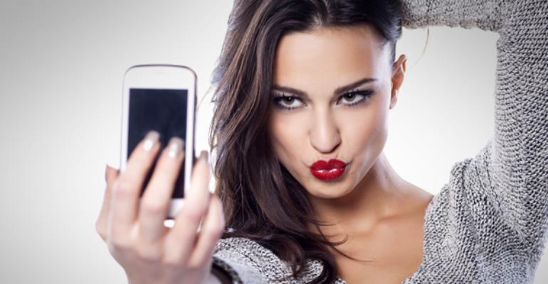 5 Interesting Ways To Take Perfect Selfies 