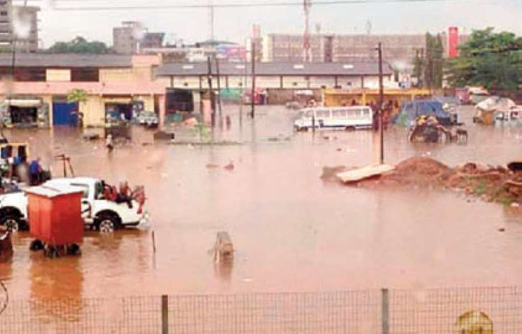 Kumasi flooded after 20minutes rain