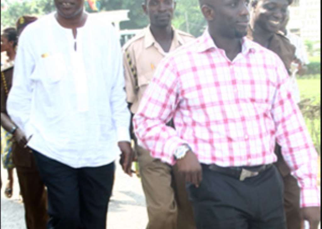 Protest Greets Tagor