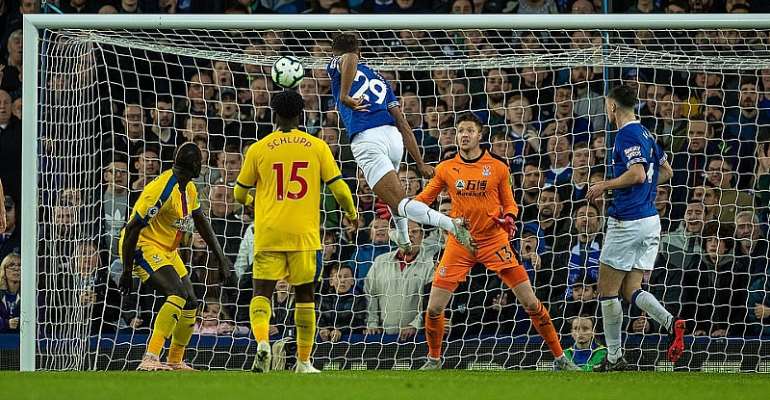 Jeffery Schlupp Plays Full Throttle As Crystal Palace Suffer Defeat To Everton