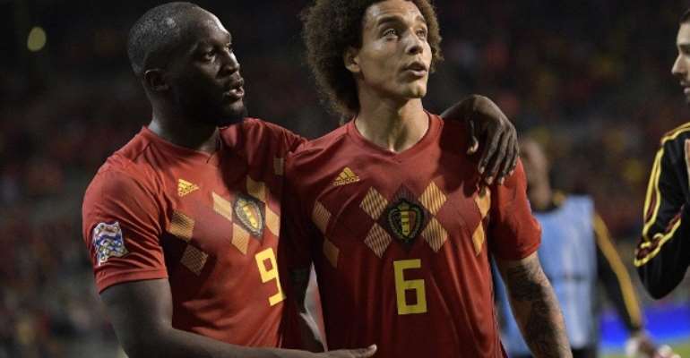Actually they are friends, but today opponents: Romelu Lukaku (L.) and Axel Witsel (R.)