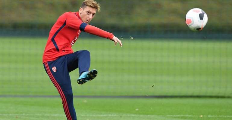 Ozil Did Not Deserve Place In Arsenal Squad, Says Emery
