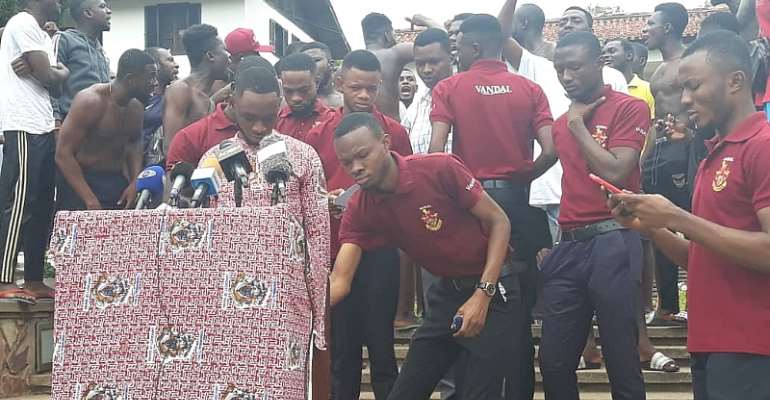 Vandals threaten to stage ‘intellectual walk’ over UG accommodation challenges