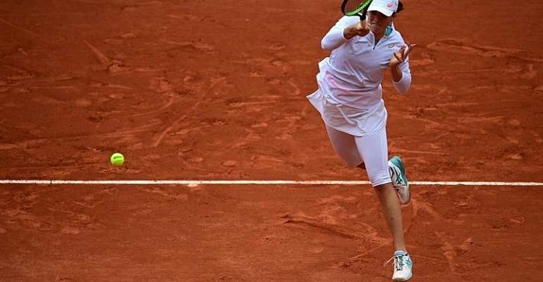 Swiatek pulverizes Podoroska to reach first French Open final