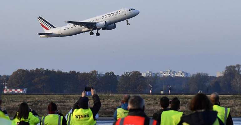 France ready to fork out further €6bn in Covid relief to bail out Air France