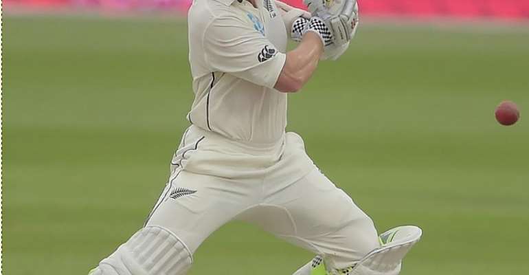 New Zealand scrape past Pakistan in first Test thriller