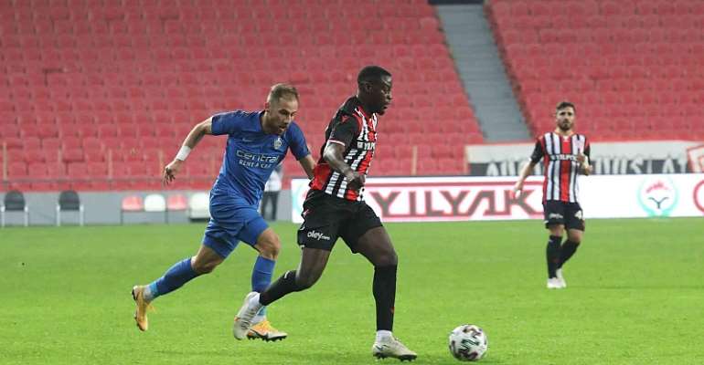 Ghana star Edwin Gyasi in control