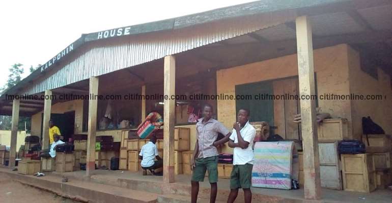 Bedbugs Threaten Kalpohin SHS....As Students Sleep On Veranda