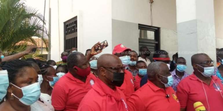 TEWU suspends strike