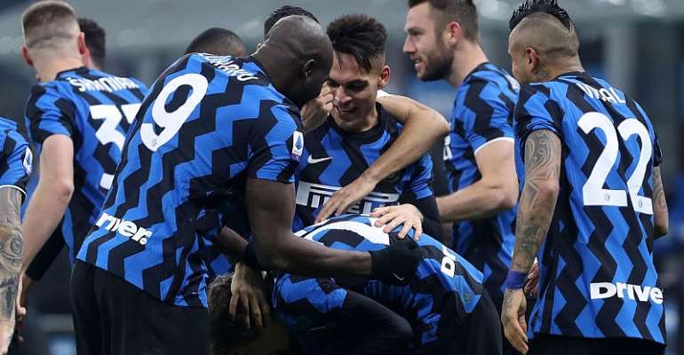 Nicolo Barella of FC Internazionale celebrates after scoring his team's second goal with team mates during the Serie A match between FC Internazionale and Juventus at Stadio Giuseppe Meazza
Image credit: Getty Images