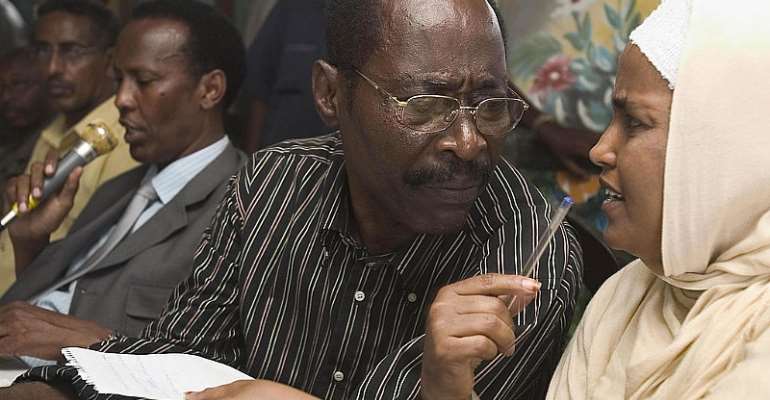 Ali Mohamed Gedi (left), then Somali prime minister, speaks during a meeting with clan elders to discuss the surrender of weapons from the Mogadishu community in 2006. - Source: Peter Delarue/AFP via Getty Images