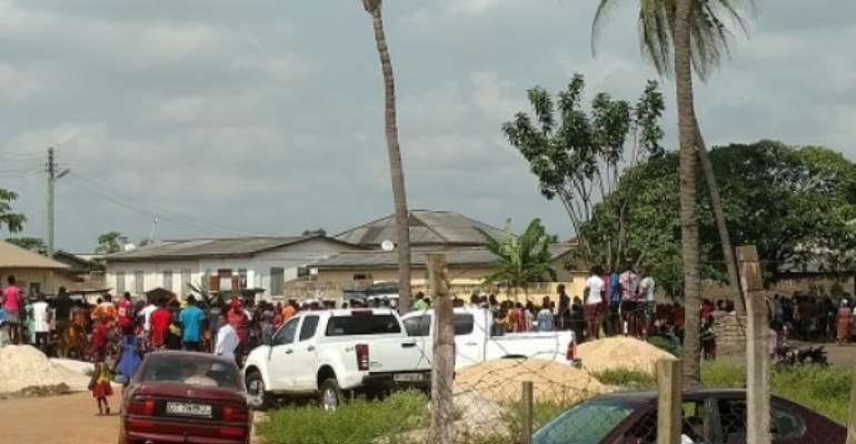 V/R: Angry residents attack Akatsi Police with cutlass, stones at Suipe Kpelikope