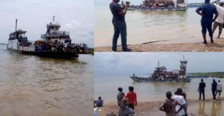 Voters risk disenfranchised as ferry over Oti breaks down; drivers, passengers stranded