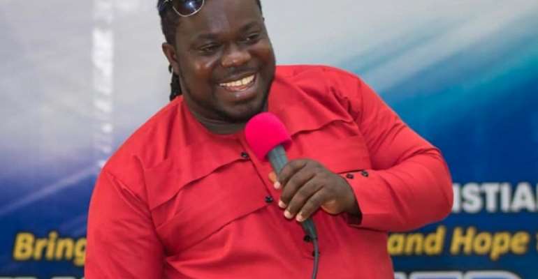 Don’t quit music – Okyeame Kwame tells Obour