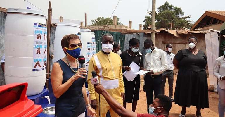 Accra: EU donates 25 Handwashing stations and 100 waste bins to Schools