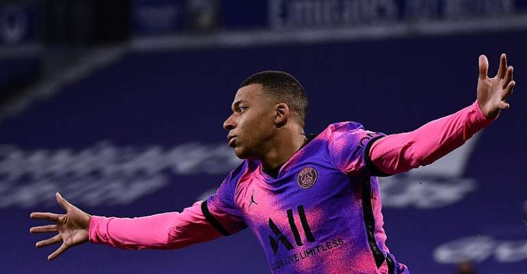 PSG leave it late to beat Saint Etienne and cut Lille's ...