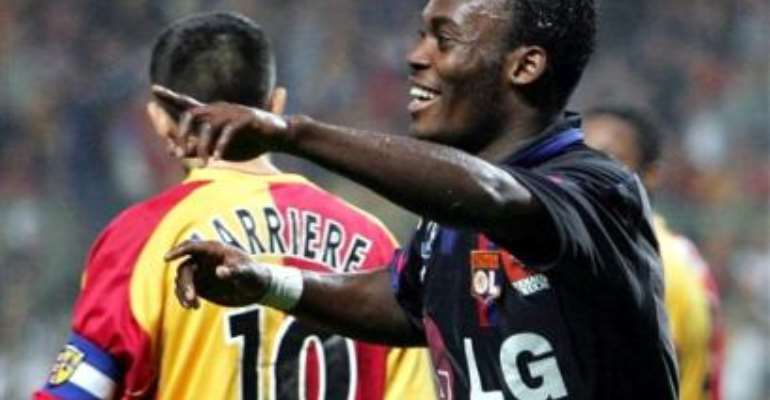 Essien Sends Holders Lyon Clear