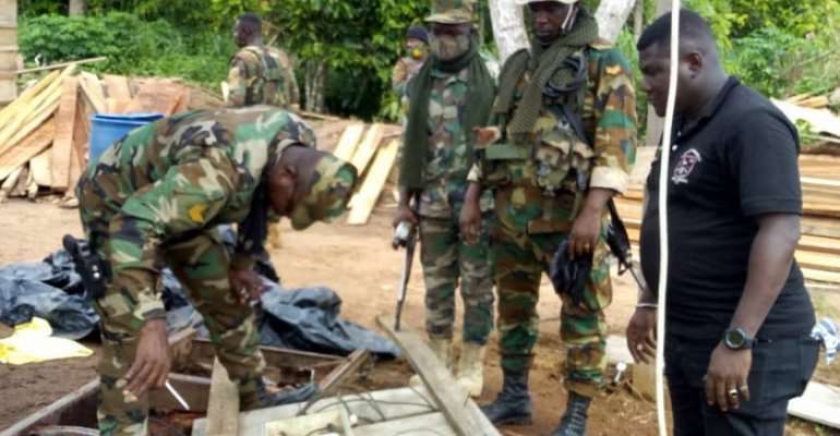 Soldiers attached to the taskforce trying to dismantle a machine at an