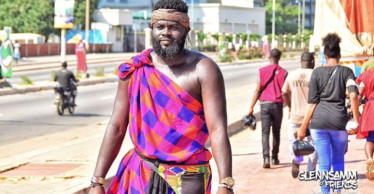 GlennSamm and Friends fete urchins on the street of Accra