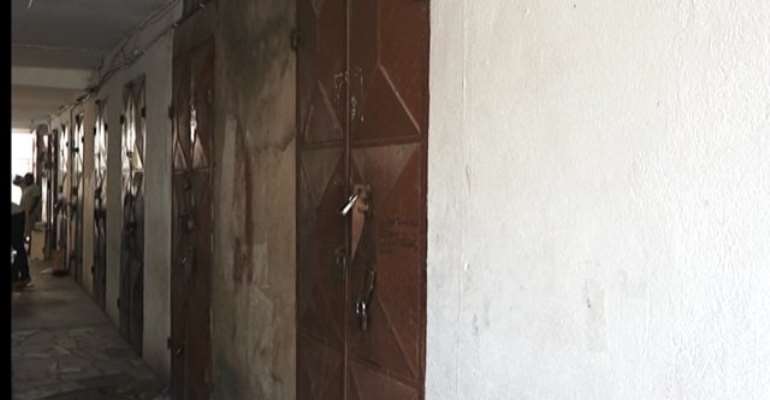 Angry Traders Lock Shops Of Foreign Retailers At Opera Square
