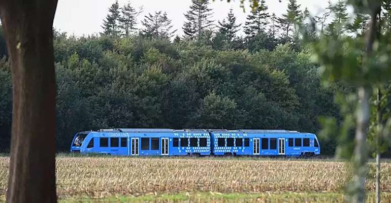 EU presents clean hydrogen plan that sets no limit to reliance on fossil fuels