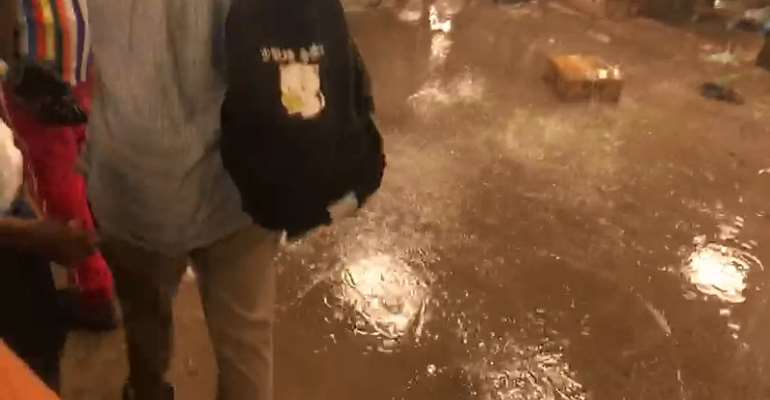 [VIDEO] Portions of Kejetia Market floods as traders run for shelter