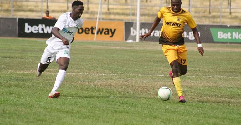 Appiah Maccarthy in action for Ashanti Gold SC against Dreams FC