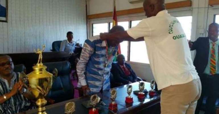 National Handball team present medals to Sports Minister