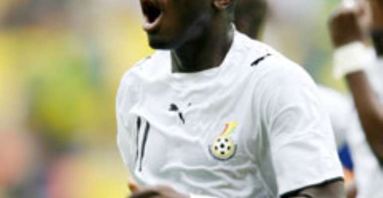 Muntari screamer earns Ghana win over Guinea