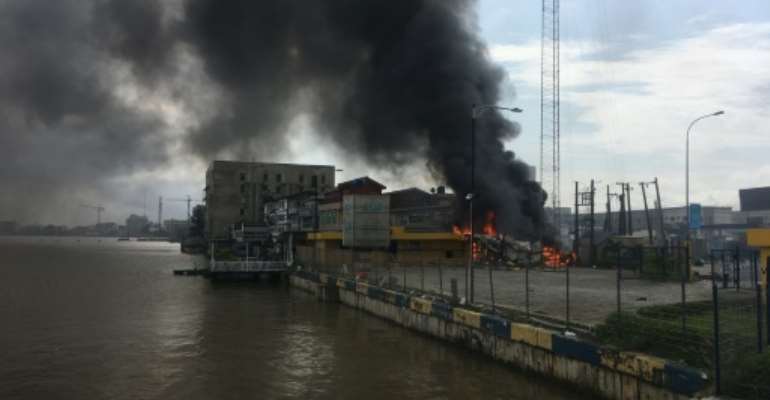 A building burns near the Lekki toll gate, epicentre of the Lagos protests. By SOPHIE BOUILLON (AFP)