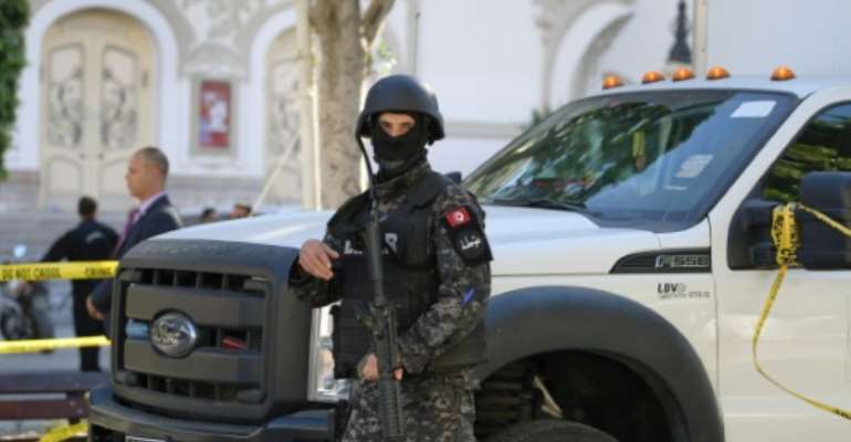 A member of the Tunisian security forces stands guard at the site of a suicide attack in the Tunisian capital Tunis on October 29, 2019. By FETHI BELAID (AFP)