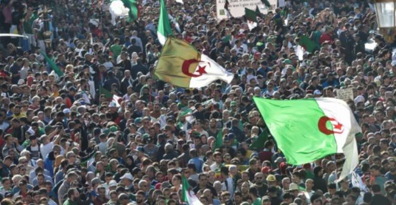 Anti-government protesters flooded the streets of Algiers on Friday in numbers resembling those of rallies at the peak of the movement that started in February. By RYAD KRAMDI (AFP)