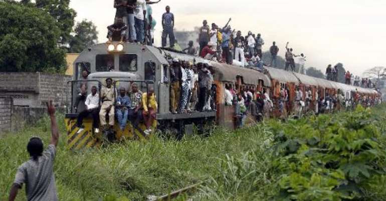 This picture taken on November 8, 2006 shows a commuter train carrying Congolese people in Kinshasa. By Issouf Sanogo (AFP/File)