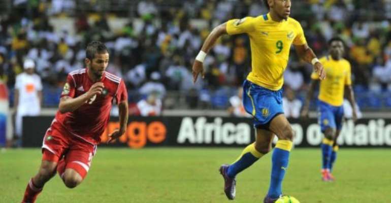 Gabon's striker Pierre-Emerick Aubameyang (R) duels for the ball with Morocco's Garcele Mehdi Francois. By Issouf Sanogo (AFP)