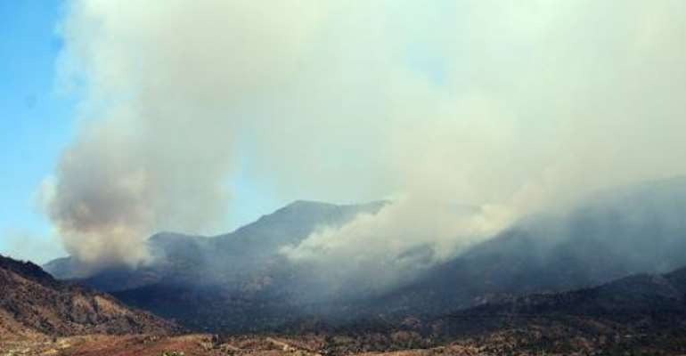 Smoke is seen billowing from Mount Chaambi during a Tunisian forces air operation against Islamist militants near the Algerian border on August 2, 2013. By Abderrazek Khlifi (AFP/File)