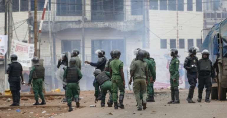 Guinean police gather to disperse demonstrators during an opposition rally in Conakry on October 23, 2018. By CELLOU BINANI (AFP/File)