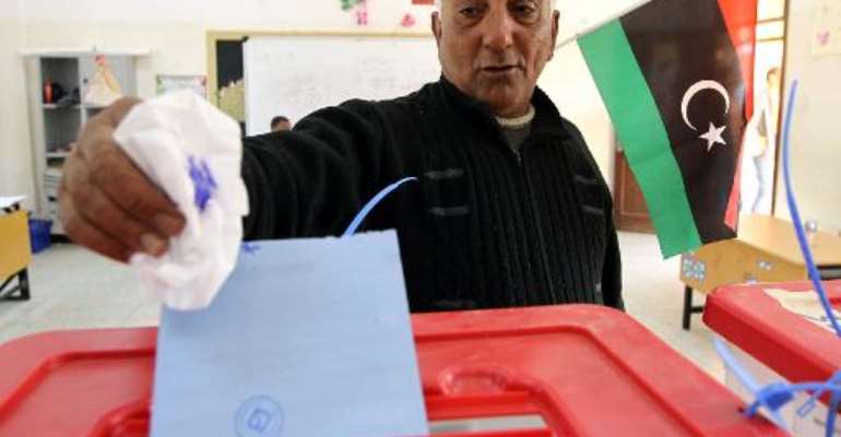 A Libyan man casts his vote to elect a constituent assembly at a polling station in the eastern city of Benghazi on February 20, 2014. By Abdullah Doma (AFP)