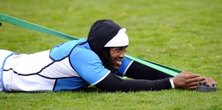 Odwa Ndungane stretches during a training session on September 19, 2011. By Stephane de Sakutin (AFP/File)