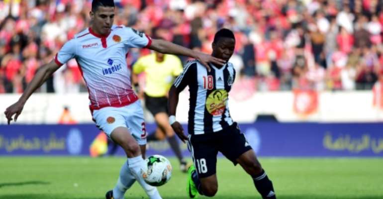 Mohamed Nahiri (L) of Moroccan club Wydad Casablanca and Rainford Kalaba of Democratic Republic of Congo side TP Mazembe will both hope their teams secure CAF Champions League quarter-finals places this weekend. By STRINGER (AFP/File)