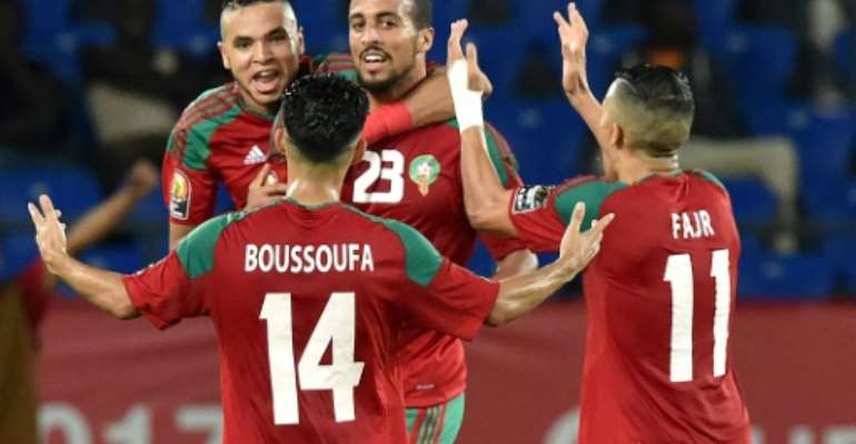 Morocco's midfielder Rachid Alioui (C) celebrates with teammates after scoring a goal during the 2017 Africa Cup of Nations group C football match between Morocco and Ivory Coast in Oyem on January 24, 2017. By ISSOUF SANOGO (AFP)