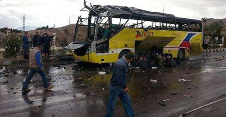 Police look at the wreckage of a tourist bus at the site of a bomb explosion in Egypt on February 16, 2014. By (AFP)