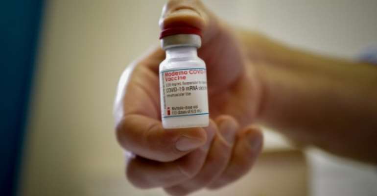 Scientists say vaccines are the only way out of the pandemic, but inocculation programmes are off to a slow start. By Valery HACHE (AFP)