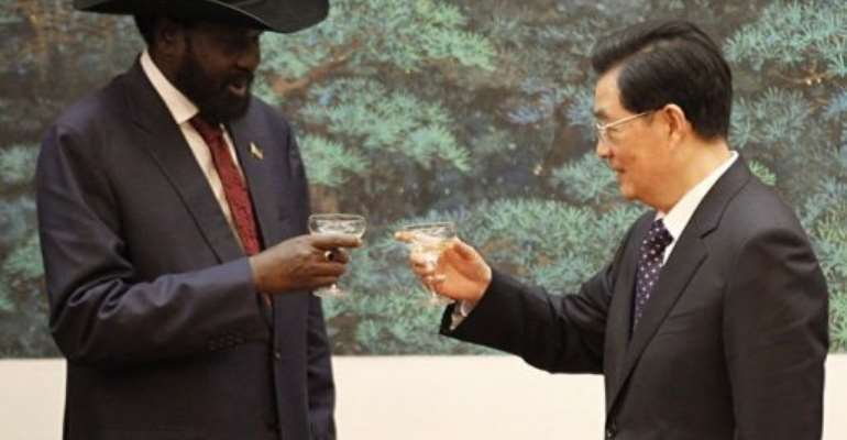 Chinese President Hu Jintao (R) and South Sudan President Salva Kiir toast after a signing ceremony. By Kazuhiro Ibuki (AFP/POOL)