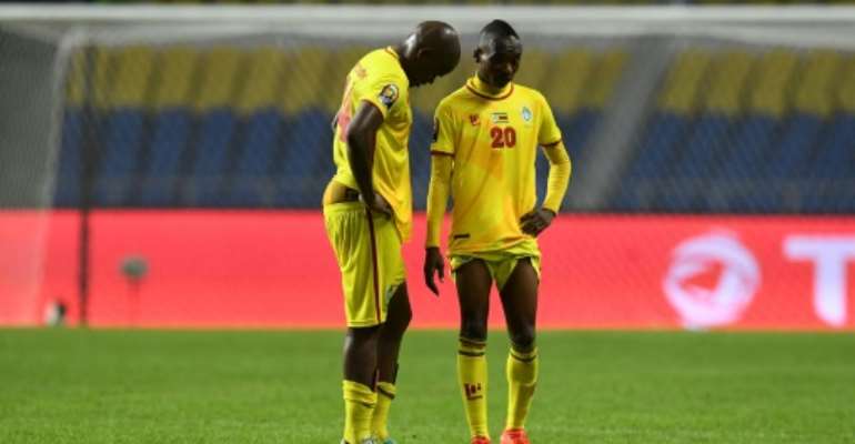 Zimbabwe stars Willard Katsande (L) and Khama Billiat are key figures for CAF Confederation Cup hopefuls Kaizer Chiefs of South Africa. By GABRIEL BOUYS (AFP)