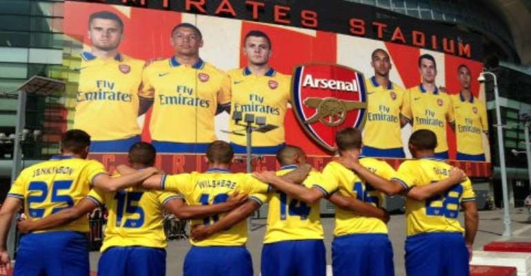 Arsenal boss eyes Sagna replacement