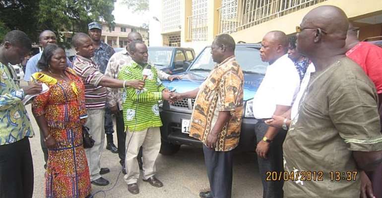 Minister presents vehicles to Department of Social Welfare
