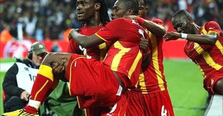 Derek Boateng picks up Gyan as Ghana celebrate their equaliser