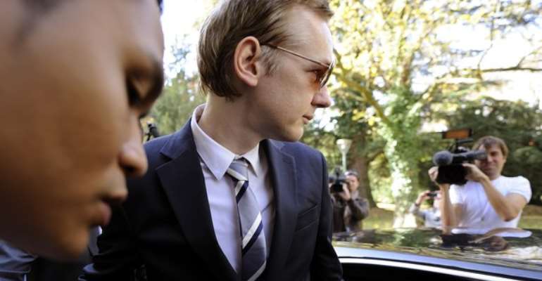 Assange tells of 'smear campaign'